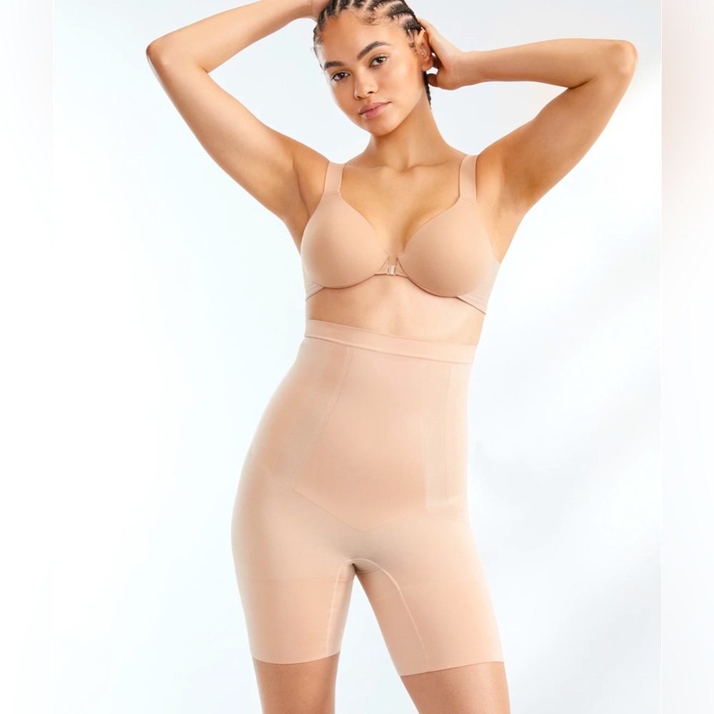 SPANX OnCore High Waist Mid-Thigh Shorts Size Large